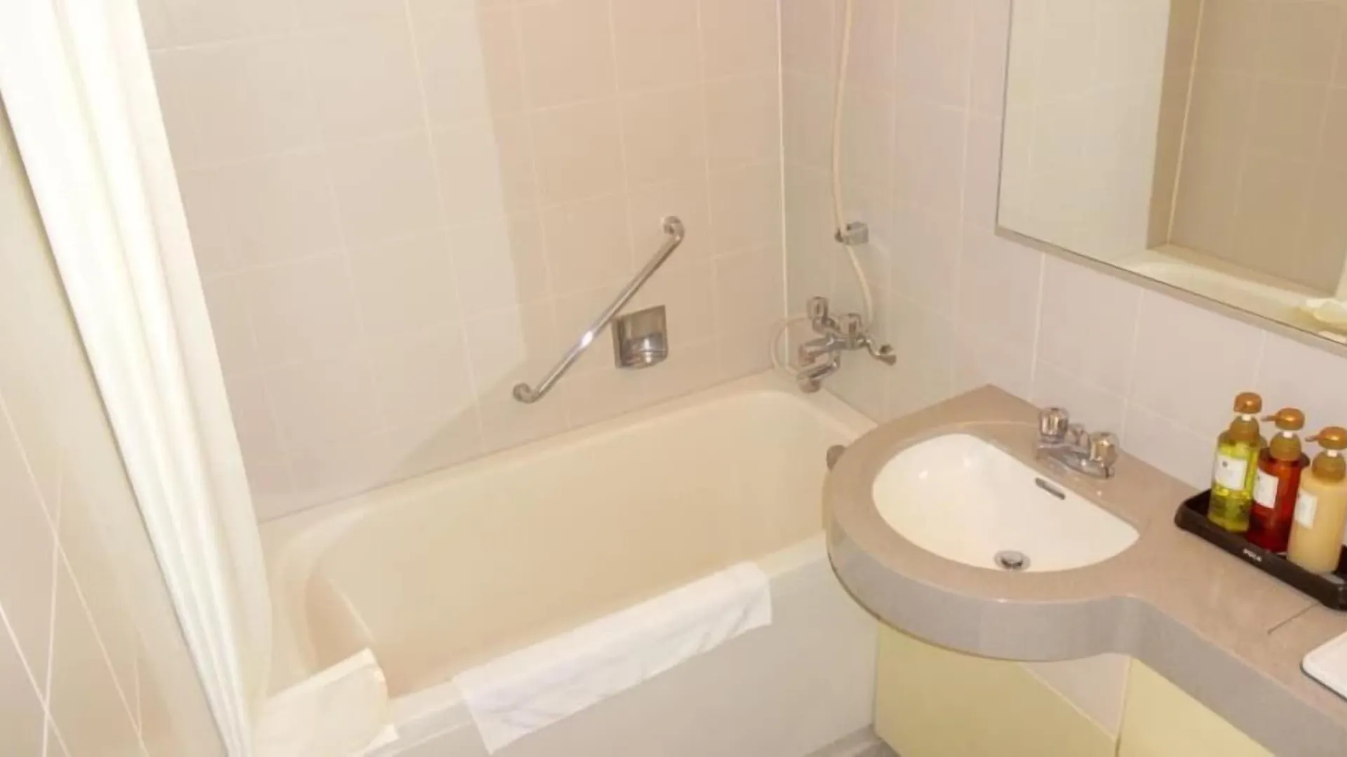 Kobe Luminous Hotel 3*,  Japan